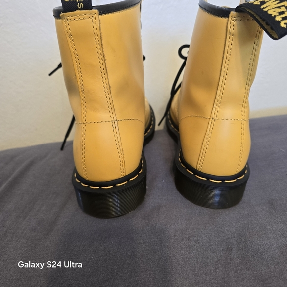 Dr. Martens 1460 Smooth Leather Lace Up Bright Yellow Combat Boots Size 9 - Picture 4 of 6